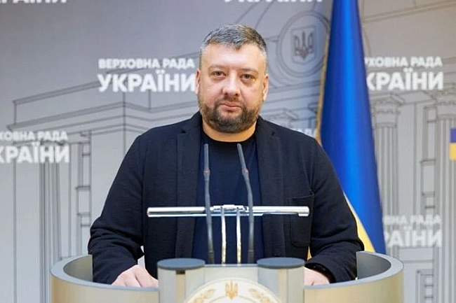 we.ua - Фракція «Слуга народу» призупинила членство підозрюваного у корупції нардепа