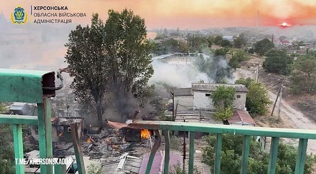 we.ua - Частина Херсону опинилася у блокаді через пошкодження мосту: відео наслідків удару