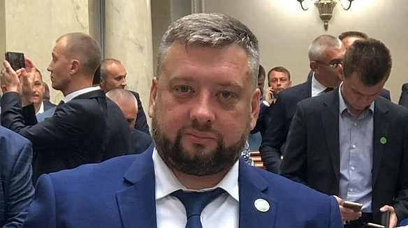 we.ua - Джepeлa: Cepeд зaтpимaниx HAБУ i CAП ociб – нapдeп Kузнєцoв i eкcoчiльник Лугaнщини Гaйдaй