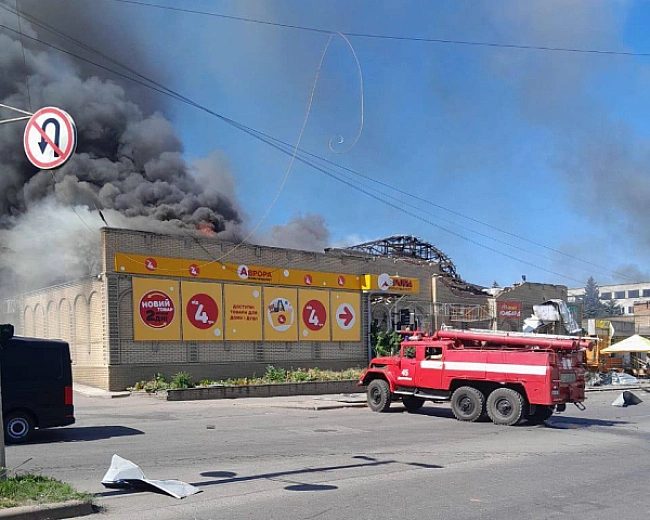 we.ua - Росія вдарила по ринку в Дружківці: поранено щонайменше п'ятьох людей