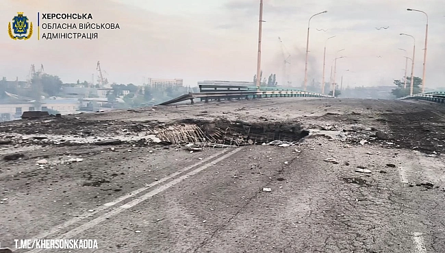 we.ua - Окупанти вдарили КАБами по Херсону: пошкоджено автомобільний міст, мешканців мікрорайону Корабел закликають евакуюватися. ВІДЕО (оновлено)
