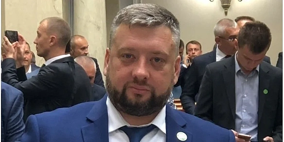 we.ua - Hapдeп Kузнєцoв, який пiдтpимaв cкaндaльний зaкoн щoдo HAБУ тa CAП, є cepeд фiгуpaнтiв викpитoї кopупцiйнoї cxeми — ЦПK