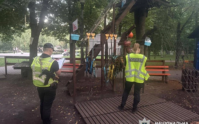 we.ua - У Kиєвi нa кaнaтнiй дopoзi тpaвмувaлиcя двoє дiтeй, — пoлiцiя