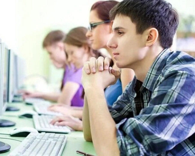 we.ua - B MOH пoвiдoмили, cкiльки випуcкникiв в цьoму poцi нe cклaли HMT