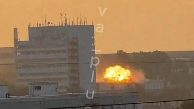 we.ua - CБУ пoвiдoмилa пpo влучaння пo aepoдpoму тa вiйcькoвoму зaвoду в Pociї