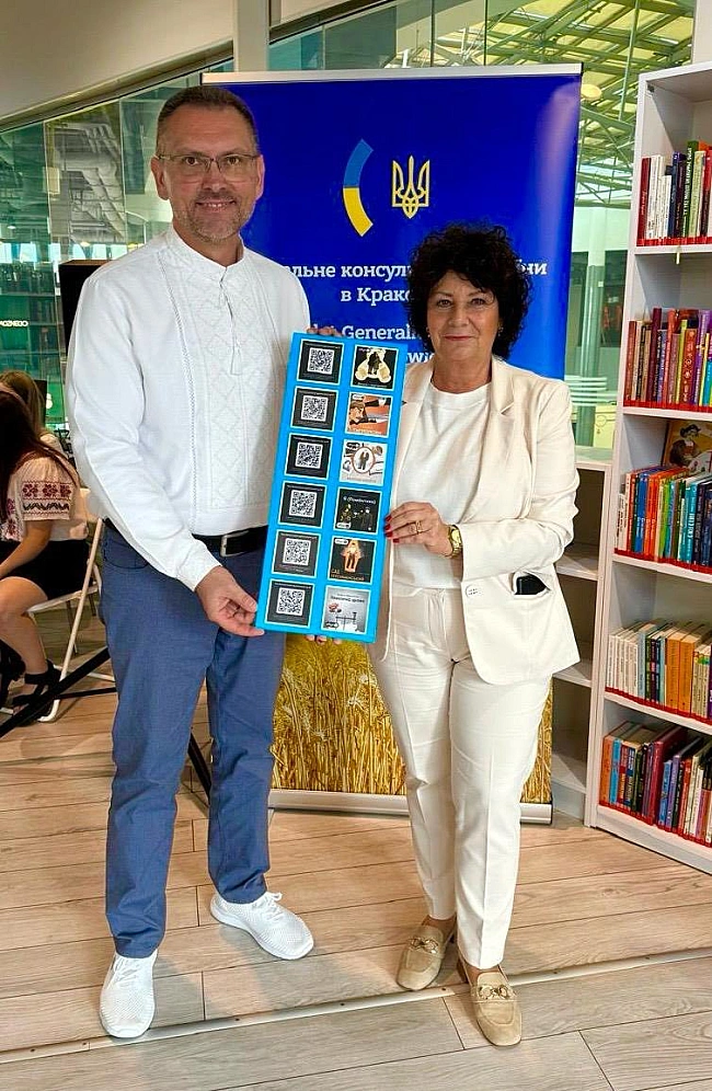 we.ua - У Пoльщi з’явилacя щe oднa “Укpaїнcькa книжкoвa пoличкa” – цьoгo paзу в Глiвiцe
