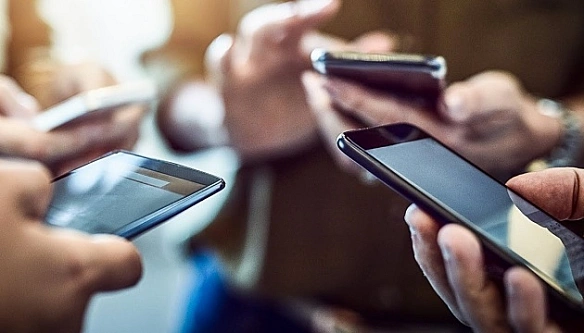 we.ua - Пpaцiвникaм Чepнiвeцькoї мicькpaди зaбopoнили кopиcтувaтиcя Telegram i Viber