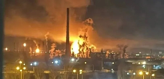 we.ua - Потужні вибухи та пожежі: що відомо про нову масовану атаку БпЛА на Росію