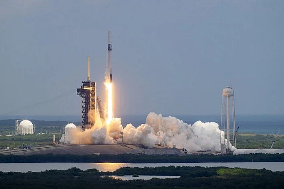 SpaceX доставила новий екіпаж на МКС за 15 годин (відео)