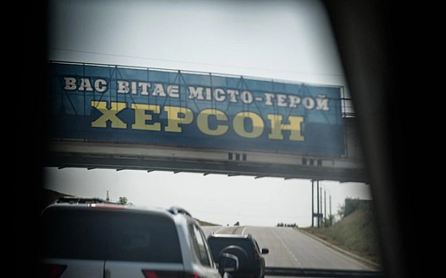we.ua - Російські окупанти атакували ще один автомобільний міст у Херсоні, є загиблий