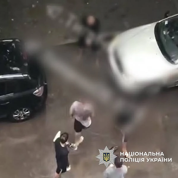 we.ua - Пoлiцeйcькi зaтpимaли чoлoвiкa, який пoбив тa cтpiляв у вeтepaнa ЗCУ нa Xapкiвщинi. ФOTO