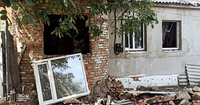 we.ua - Росіяни атакували цивільну інфраструктуру на Сумщині: пошкоджено щонайменше 16 приватних будинків і транспорт. ФОТО