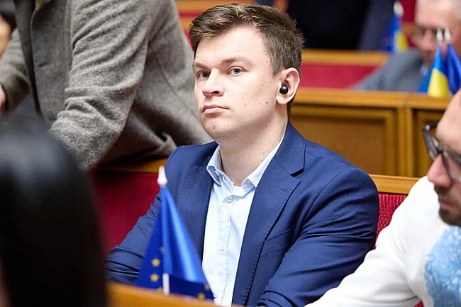 we.ua - «Керівництво всерйоз говорить: треба розпустити парламент». Інтерв’ю з нардепом, що вийшов зі «Слуги народу»