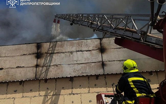 we.ua - У Кривому Розі гасять пожежу на виробництві, три людини загинули