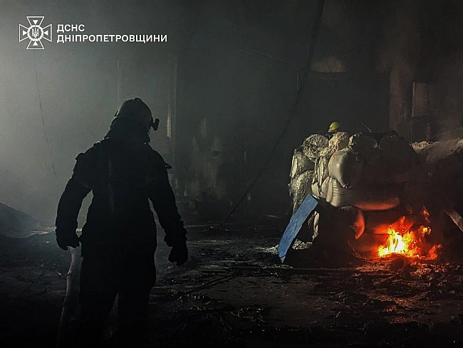 we.ua - У Кривому розі внаслідок пожежі у пекарні загинули троє людей: триває ліквідація займання