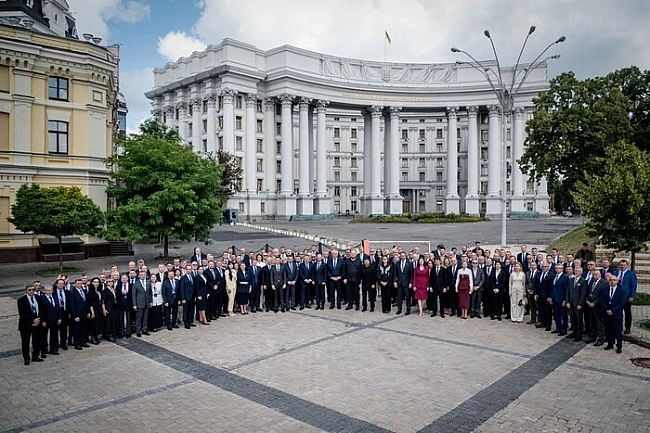 we.ua - Надто креативна дипломатія. Розмова про нових послів і логіку їх призначення