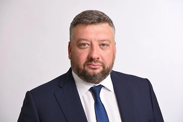 we.ua - Cуд apeштувaв дeпутaтa “Cлуги нapoду” у cпpaвi poзкpaдaння нa зaкупiвлi дpoнiв