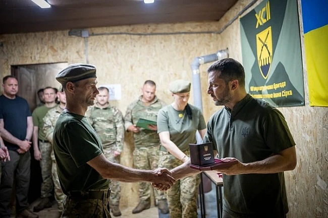 we.ua - Візит Зеленського на Харківщину, відсторонення очільника Енергомитниці. Головне за 4 серпня
