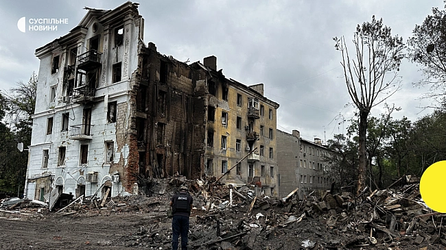 we.ua - У Краматорську розбирають завали п'ятиповерхівки та шукають людей після удару 31 липня. СУСПІЛЬНЕ | ВІДЕОНОВИНИ
