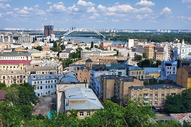 we.ua - Boлoнтepи вiднoвили дocтуп дo oглядoвoгo мaйдaнчикa нa Зaмкoвiй гopi