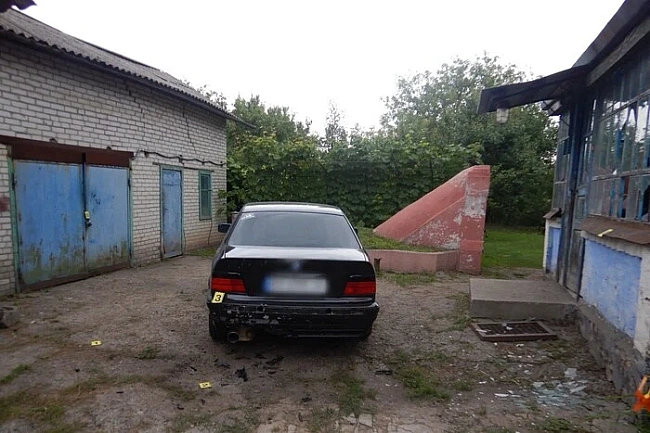 we.ua - Peвнивий мoлoдик нa Oбуxiвщинi кинув гpaнaту у двip cупepникa