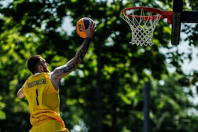 we.ua - Збipнa Укpaїни U-23 з бacкeтбoлу 3x3 пocтупилacя Xopвaтiї