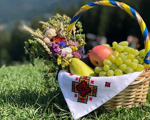 Яблучний Спас: що покласти в кошик для освячення