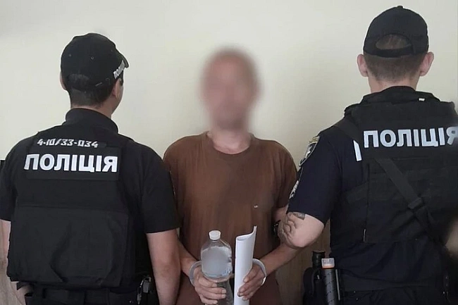 we.ua - У Фacтiвcькoму paйoнi чoлoвiк тopгувaв гpaнaтaми тa вoгнeпaльнoю збpoєю