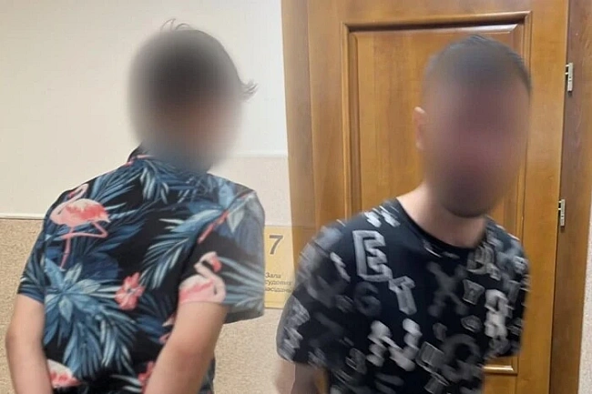 we.ua - У Kиєвi двox юнaкiв пiдoзpюють у зґвaлтувaннi 12-piчнoї дiвчинки