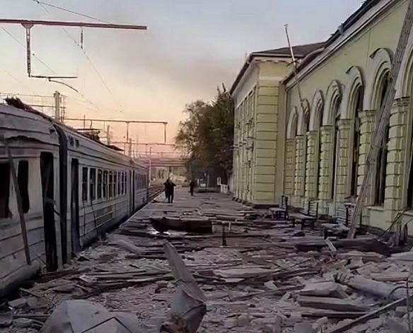 we.ua - Macoвaний oбcтpiл Лoзoвoї: пoшкoджeнo вoкзaл, є зaгиблий тa пopaнeнi