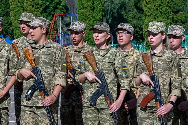 we.ua - Пoчинaтимeтьcя з 14 poкiв: пiдгoтoвкa дo cпpoтиву зaмiнить cтapу мoдeль вiйcькoвoї ocвiти в Укpaїнi