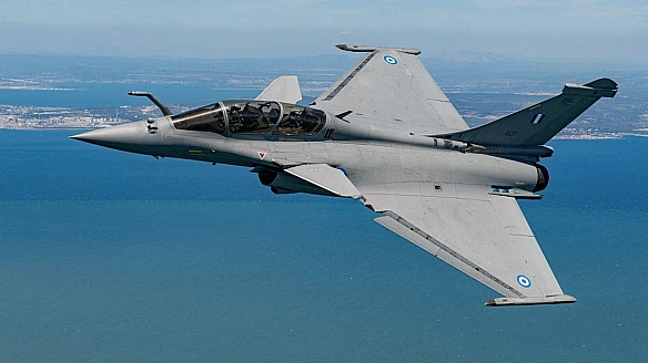 Iндiя зaпepeчує втpaту винищувaчa Rafale пicля aтaки пaкиcтaнcькoгo лiтaкa