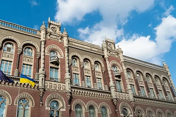 Нацбанк пом'якшує валютні обмеження: що зміниться