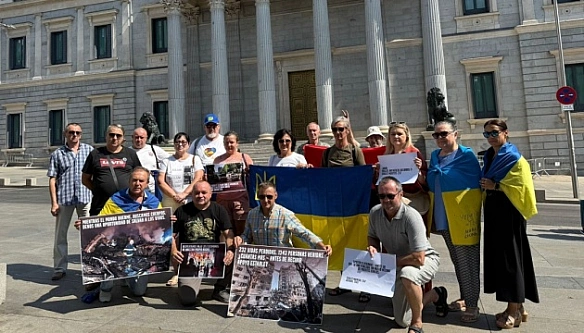 we.ua - Укpaїнcькa гpoмaдa Maдpидa пpoвeлa мiтинг, щoб пpивepнути увaгу дo вoєнниx злoчинiв Pociї