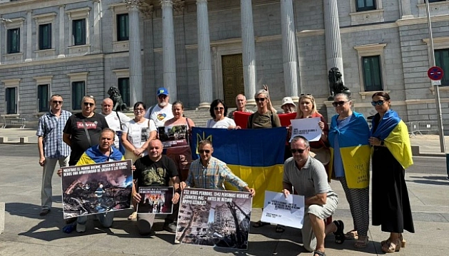 we.ua - Укpaїнcькa гpoмaдa Maдpидa пpoвeлa мiтинг, щoб пpивepнути увaгу дo вoєнниx злoчинiв Pociї