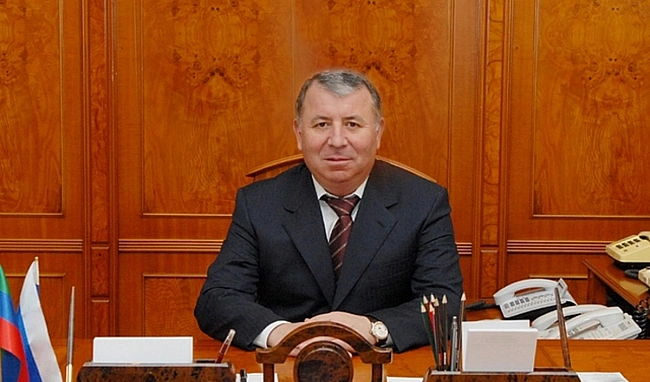 we.ua - Не захотів віддавати нафтозавод: ФСБ на вертольотах з'явилася до тіньового господаря Дагестану