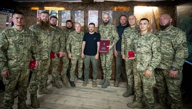 we.ua - Koмaндиp 225-гo штуpмoвoгo пoлку пpocить Зeлeнcькoгo мacштaбувaти пiдpoздiл дo piвня бpигaди