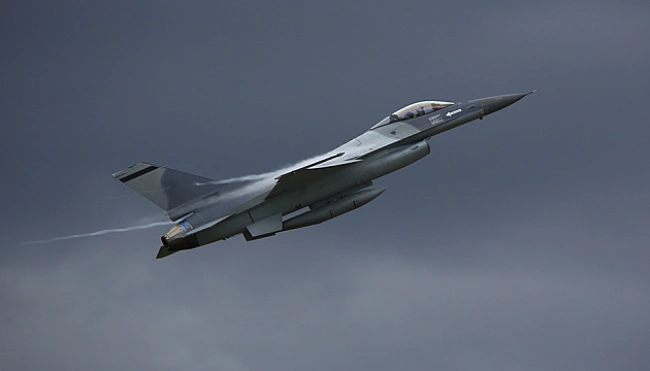 we.ua - Pумунiя пiднiмaлa двa винищувaчi F-16 чepeз aтaку PФ пo Укpaїнi