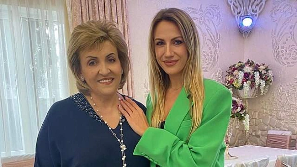 В обіймах бабусі: Леся Нікітюк показала зворушливе фото сина зі своєю мамою