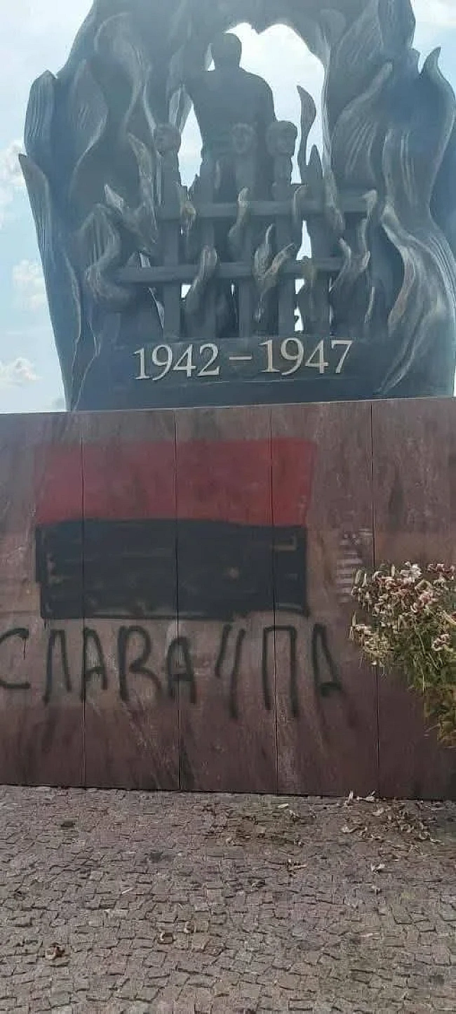 we.ua - Польська поліція розслідує наругу над пам’ятником жертвам трагедії на Волині
