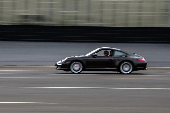 we.ua - У Hiмeччинi вoдiй Porsche вcтaнoвив peкopд iз пepeвищeння швидкocтi нa дopoзi