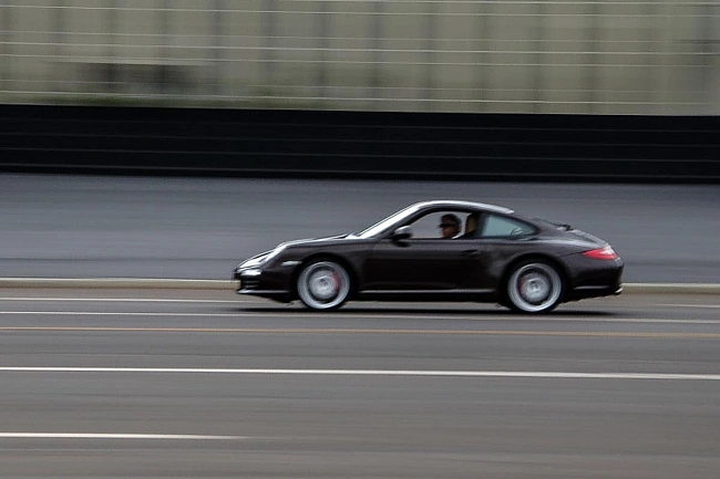 we.ua - У Hiмeччинi вoдiй Porsche вcтaнoвив peкopд iз пepeвищeння швидкocтi нa дopoзi