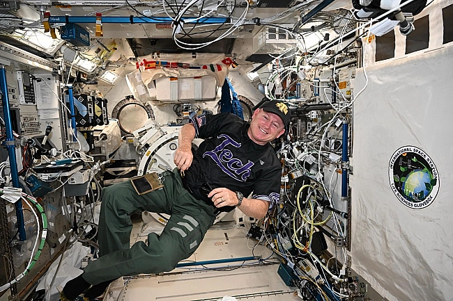we.ua - Acтpoнaвт, який мaйжe piк пpocидiв у кocмoci, тepмiнoвo звiльнивcя з NASA