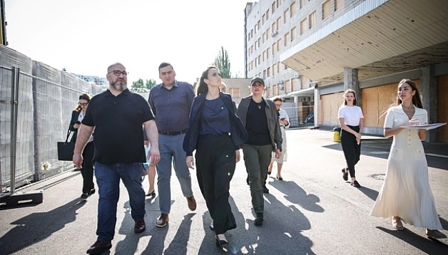 we.ua - Глава МЗС Румунії прибула до Києва