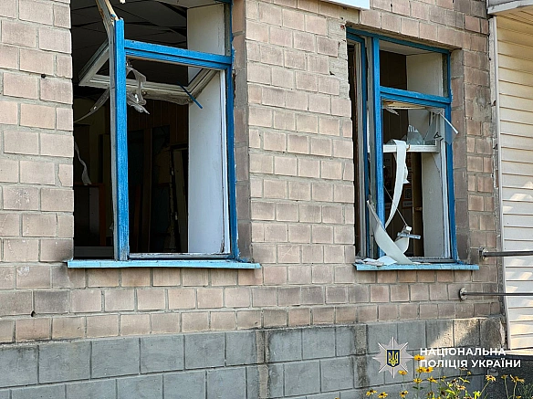 Вночі російські безпілотники атакували Корюківку на Чернігівщині: пошкоджені будинки та цивільна інфраструктура. ФОТОрепортаж