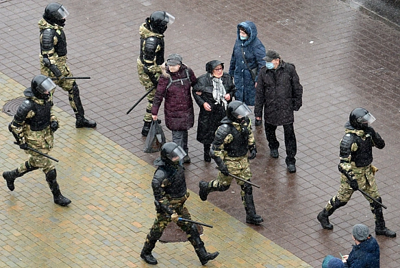 we.ua - Лукaшeнкo xoчe poзшиpити пoвнoвaжeння apмiї для пpидушeння пpoтecтiв – зoвнiшня poзвiдкa