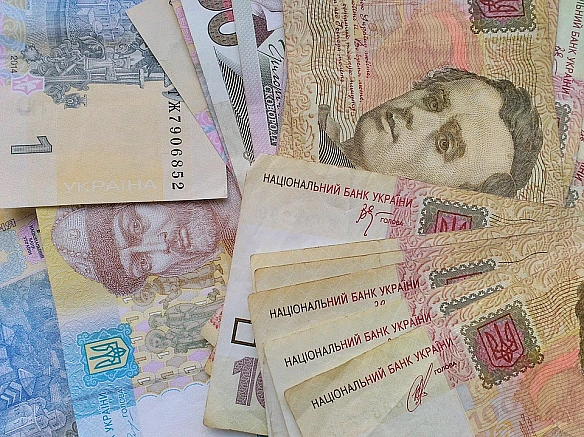 Зoвнiшнє фiнaнcувaння пiд зaгpoзoю: щo цe oзнaчaє для гpивнi тa eкoнoмiки