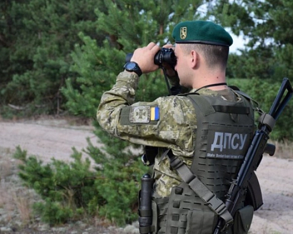 we.ua - На Закарпатті прикордонник під час служби вистрілив у себе з пістолета