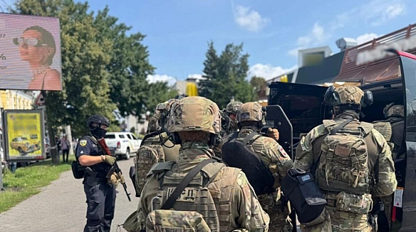 Стрілянина у Черкасах і удар по НПЗ в Краснодарському краї росії. Головне за день