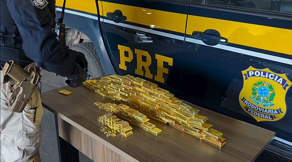 we.ua - Авто, золото, немовля: впливову блогерку спіймали з рекордним вантажем золота (відео)